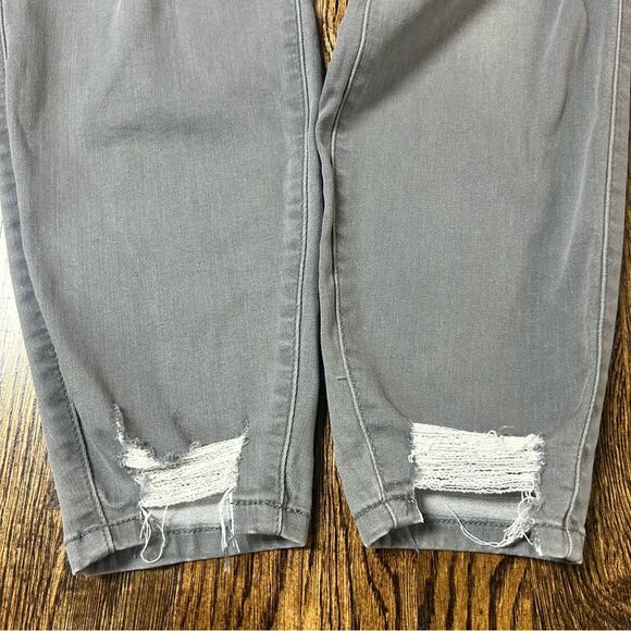 Torrid Feel the Fit Bombshell Skinny 20R Super Soft Grey Distressed High Rise - Picture 12 of 12